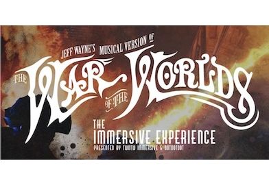Logo promocyjne Wojna światów - immersyjne doświadczenie z ozdobnym białym napisem na ciemnym tle